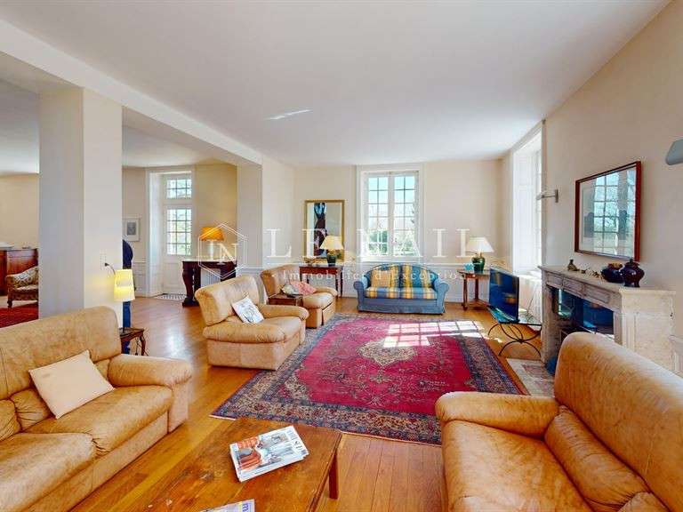 Château Moulins - 11 chambres - 413m²