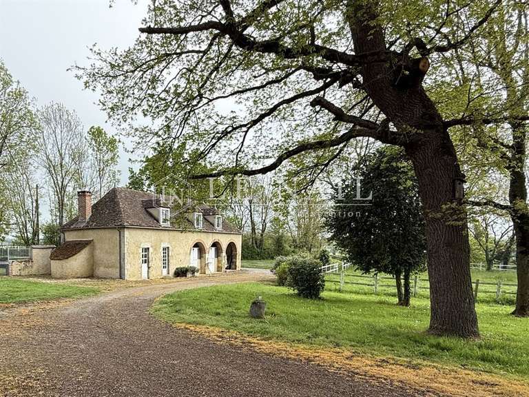 Château Moulins - 11 chambres - 413m²