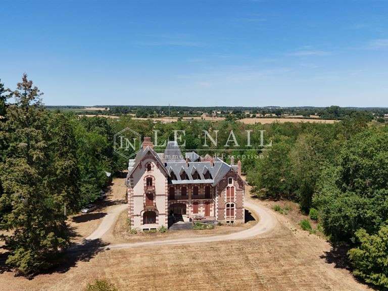 Castle Moulins - 763m²