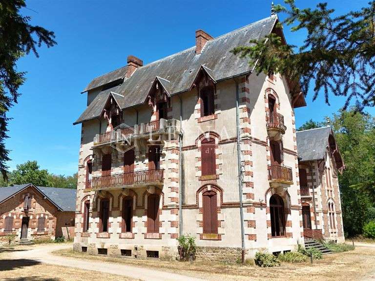 Castle Moulins - 763m²
