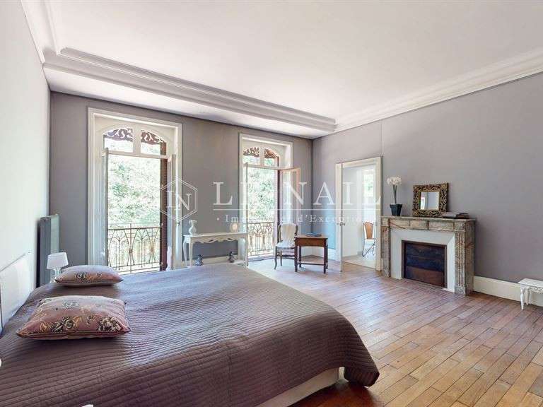 Castle Moulins - 763m²