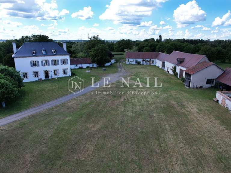 Propriété Moulins - 6 chambres - 421m²