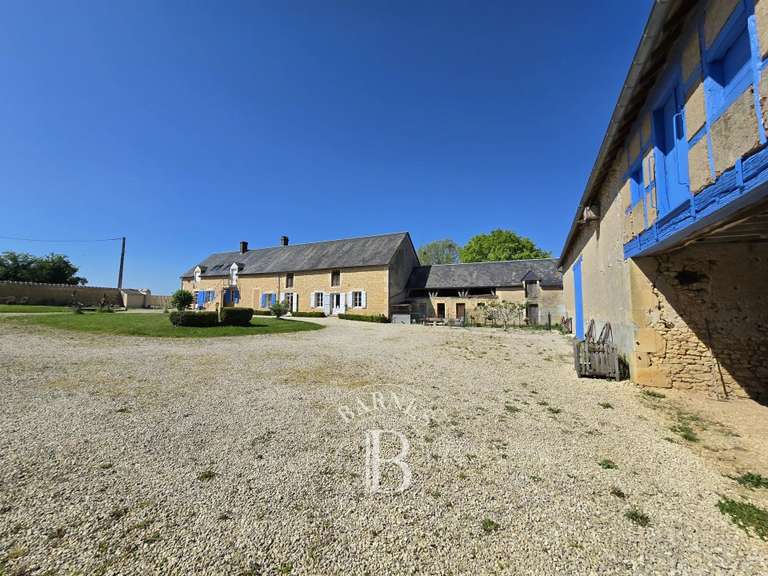 Unusual property Moulins-sur-Yèvre - 6 bedrooms - 311m²