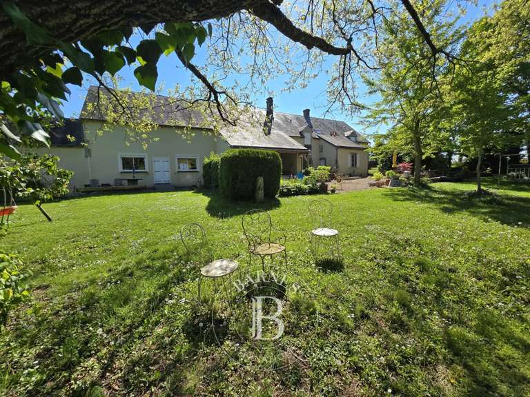 Unusual property Moulins-sur-Yèvre - 6 bedrooms - 311m²