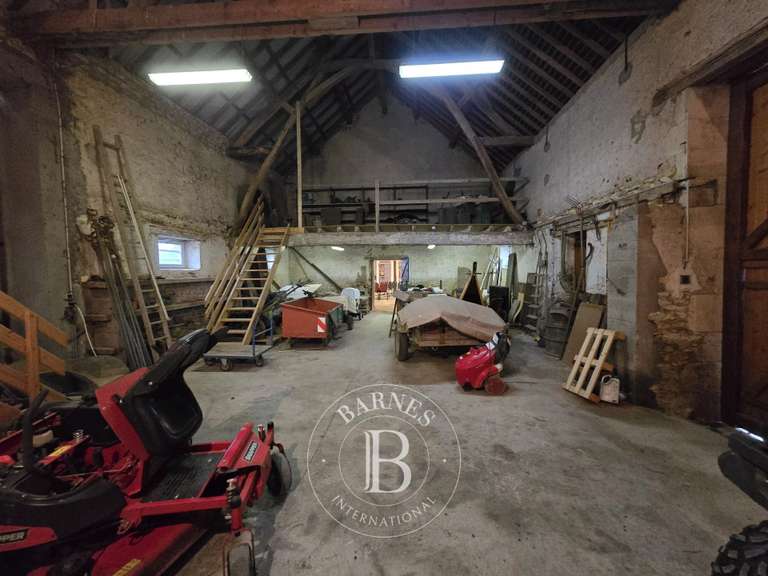 Bien atypique Moulins-sur-Yèvre - 6 chambres - 311m²