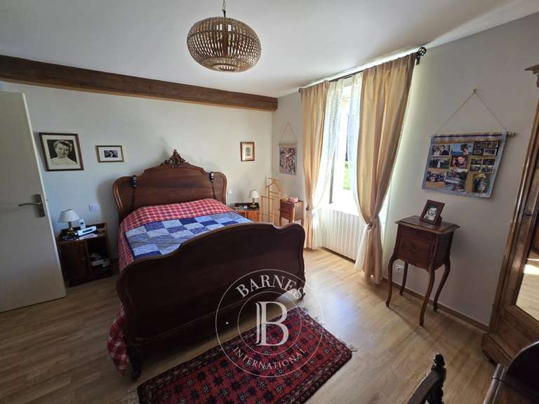 Bien atypique Moulins-sur-Yèvre - 6 chambres - 311m²