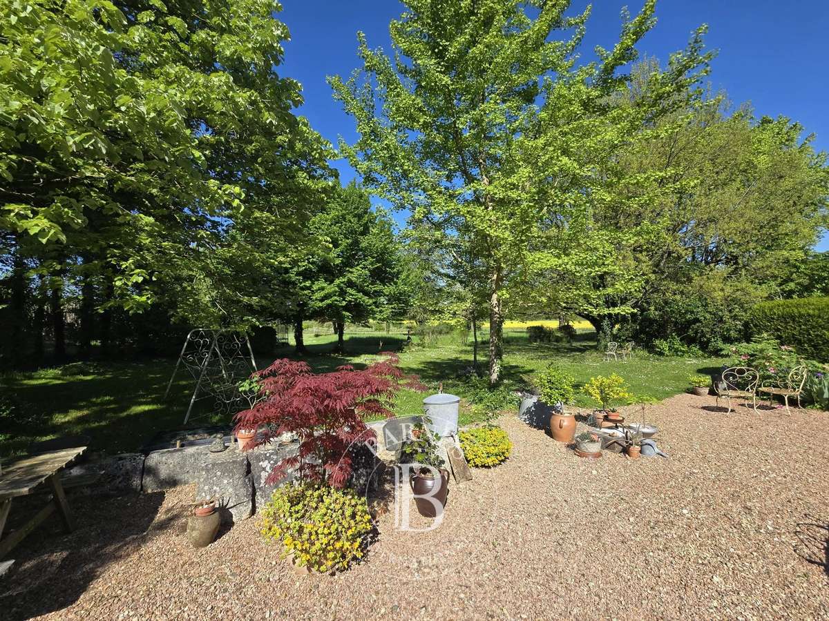 Bien atypique Moulins-sur-Yèvre