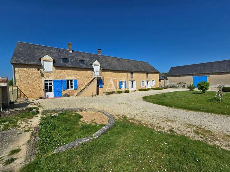 Maison Moulins-sur-Yèvre - 6 chambres - 311m²