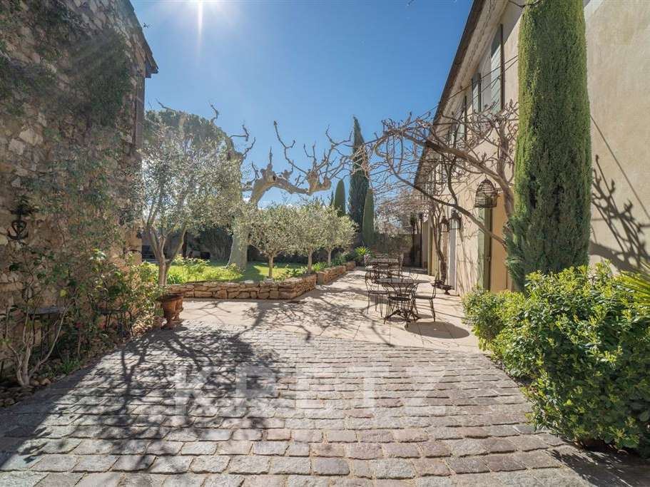 Maison Mouriès