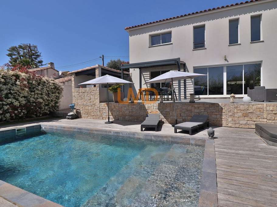 House Mouriès