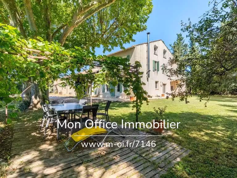 Maison Mouriès - 6 chambres - 268m²