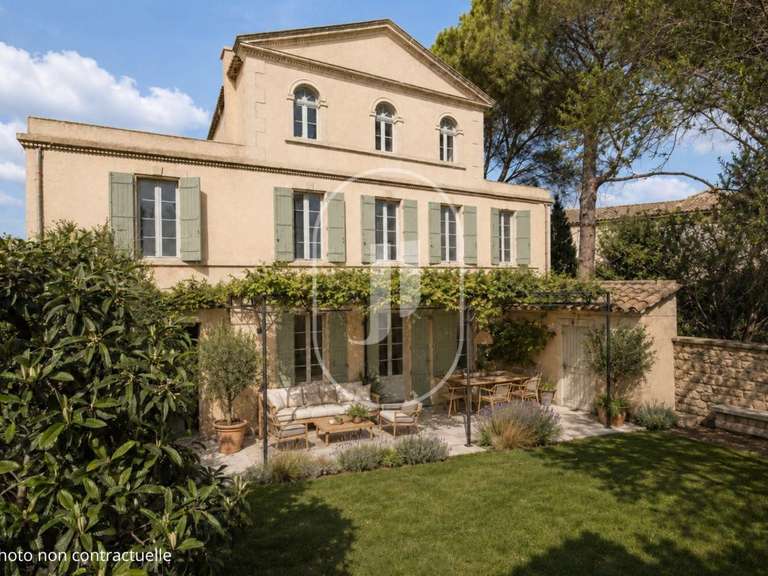 Propriété Mouriès - 9 chambres - 585m²