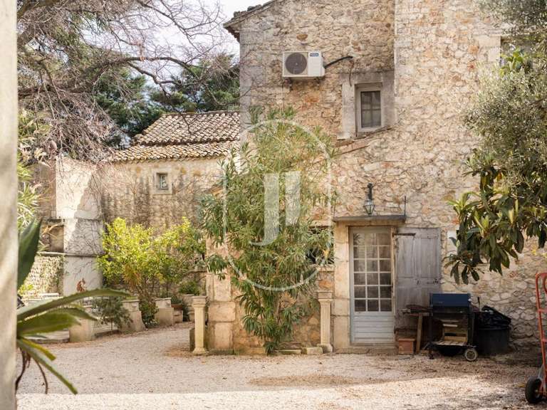 Propriété Mouriès - 9 chambres - 585m²