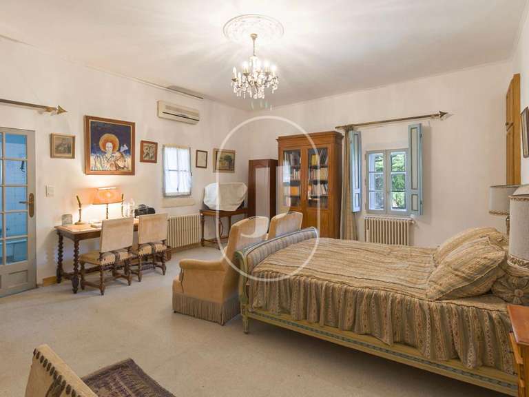 Propriété Mouriès - 9 chambres - 585m²