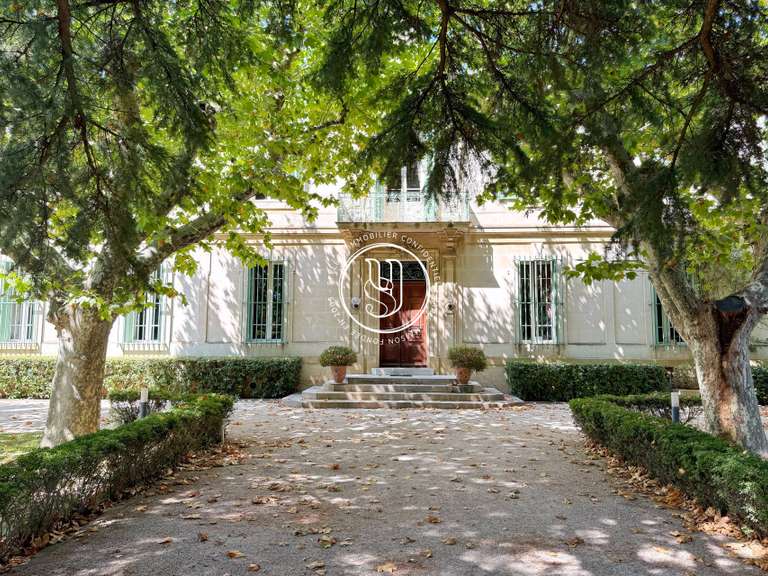Villa Mouriès - 7 chambres - 496m²