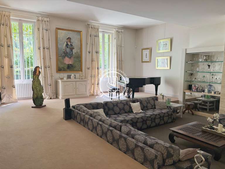Villa Mouriès - 7 chambres - 496m²