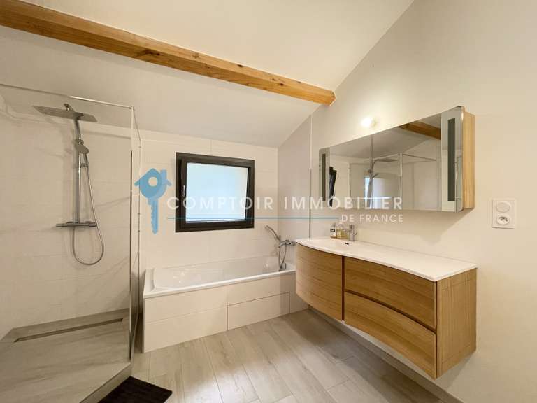 Maison Mours-Saint-Eusèbe - 3 chambres - 166m²