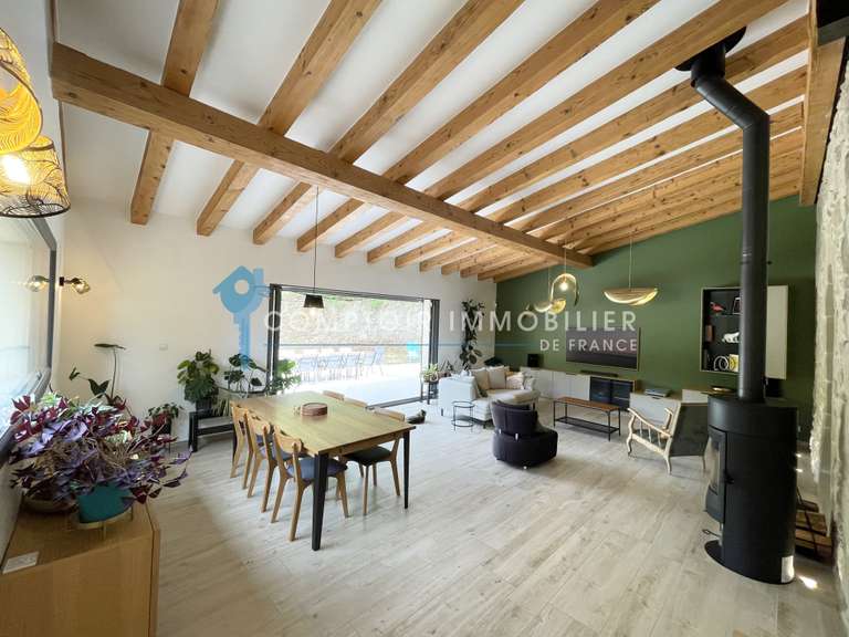 Maison Mours-Saint-Eusèbe - 3 chambres - 166m²