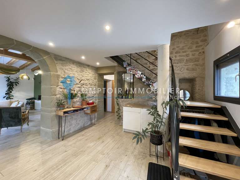 Maison Mours-Saint-Eusèbe - 3 chambres - 166m²