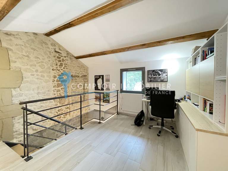 Maison Mours-Saint-Eusèbe - 3 chambres - 166m²