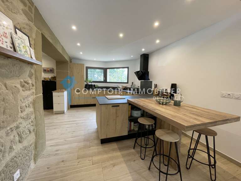 Maison Mours-Saint-Eusèbe - 3 chambres - 166m²