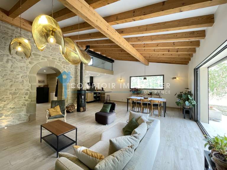 Maison Mours-Saint-Eusèbe - 3 chambres - 166m²