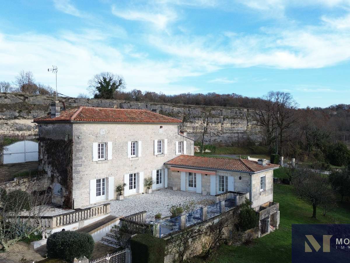 Maison Mouthiers-sur-Boëme