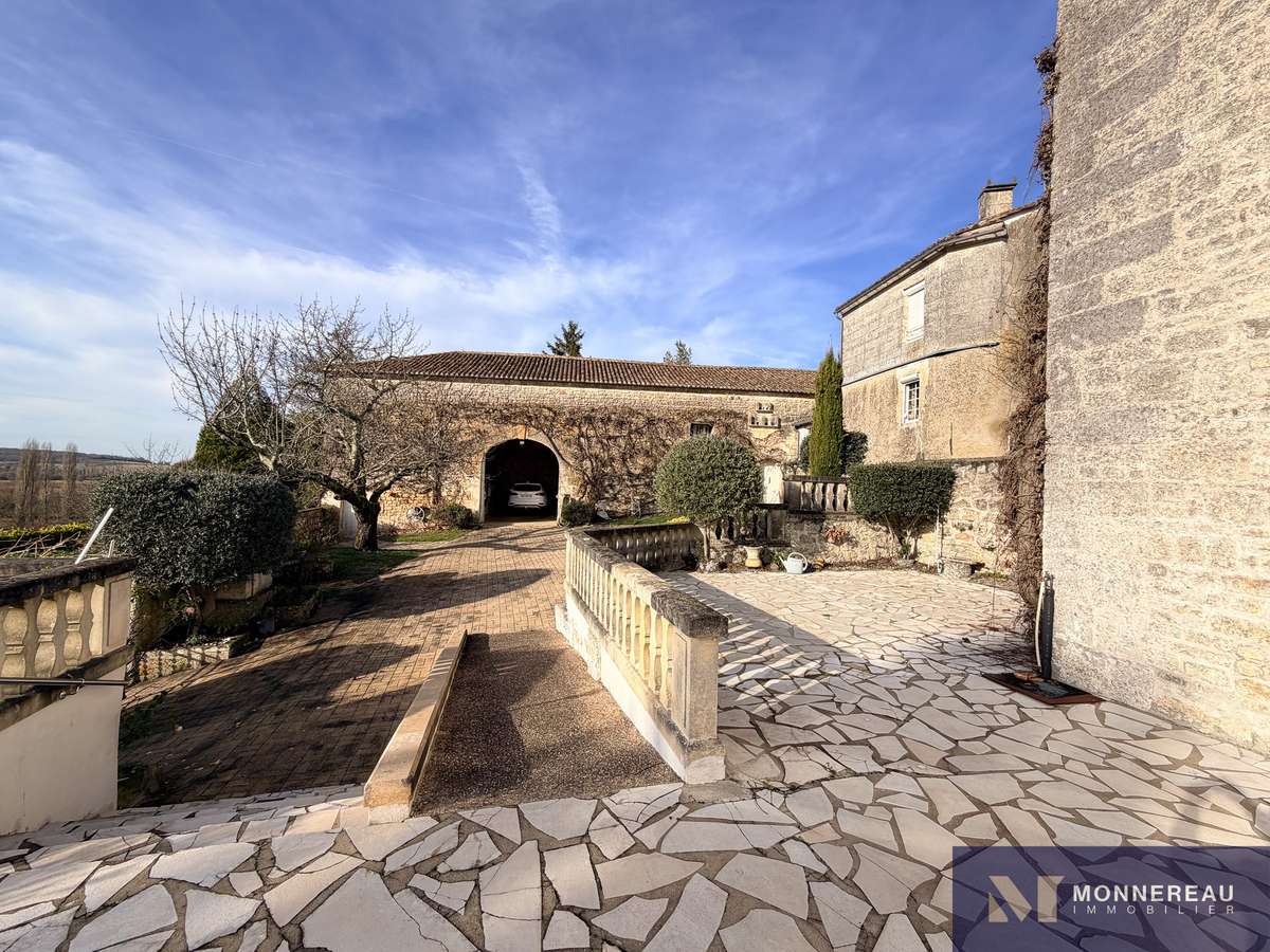 Maison Mouthiers-sur-Boëme