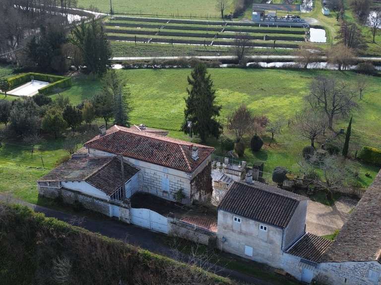 Maison Mouthiers-sur-Boëme - 3 chambres - 160m²