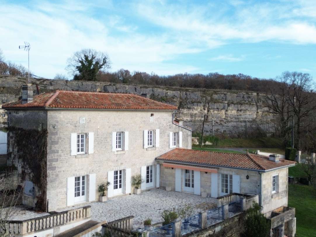 Maison Mouthiers-sur-Boëme
