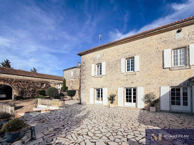 Maison Mouthiers-sur-Boëme - 3 chambres - 160m²
