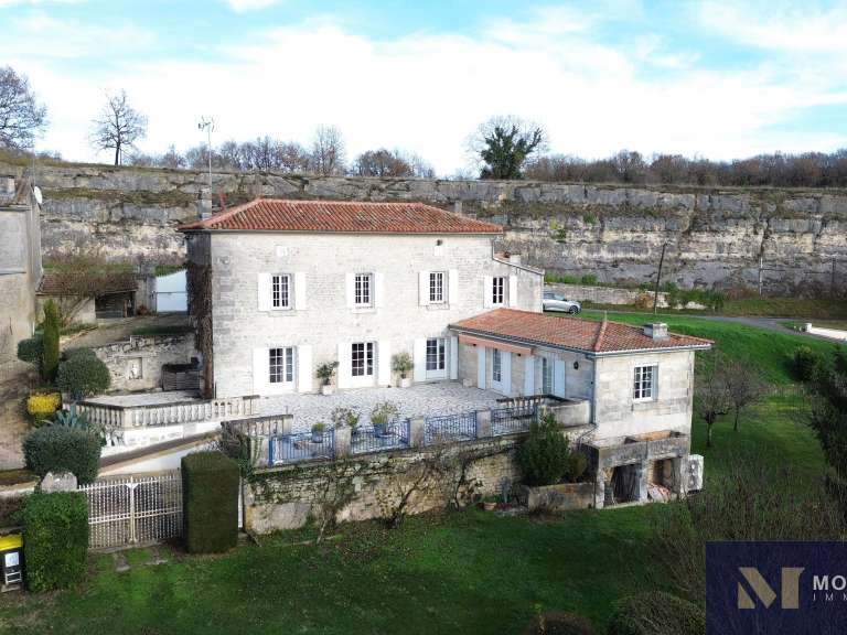 Maison Mouthiers-sur-Boëme - 3 chambres - 160m²