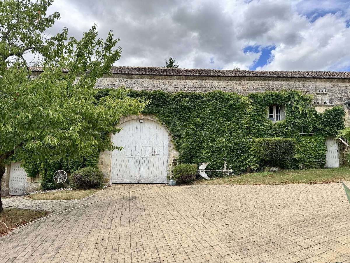 Maison Mouthiers-sur-Boëme