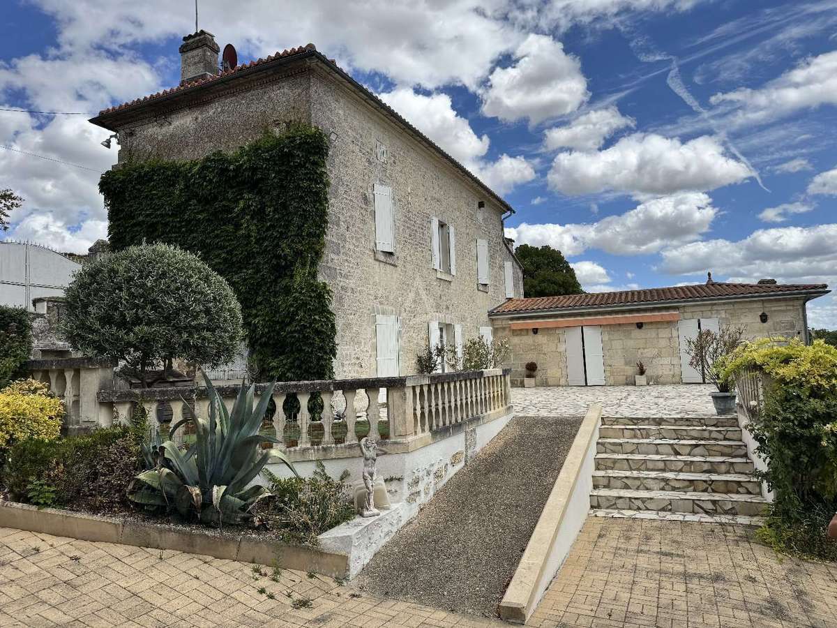 Maison Mouthiers-sur-Boëme