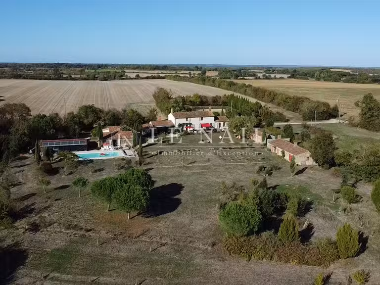 Propriété Moutiers-les-Mauxfaits - 7 chambres - 282m²