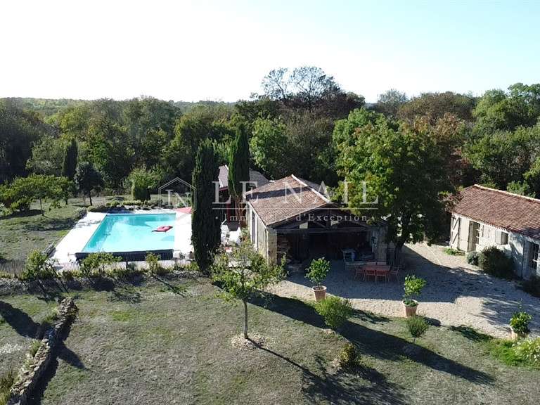 Propriété Moutiers-les-Mauxfaits - 7 chambres - 282m²