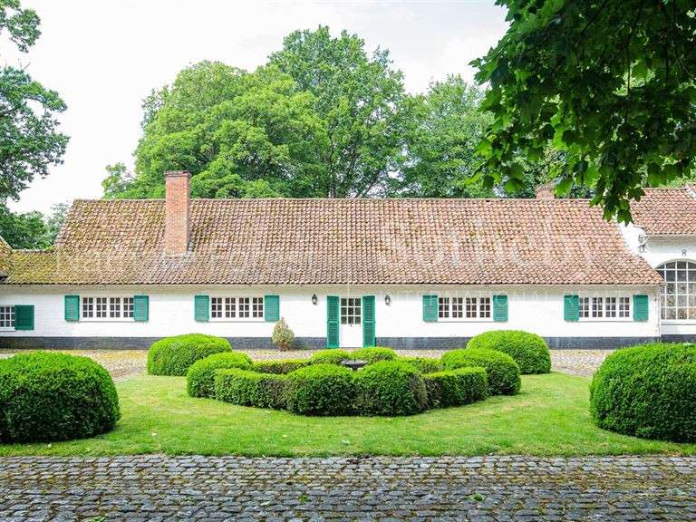 House Mouvaux - 11 bedrooms - 714m²