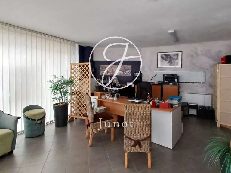 Maison Mouvaux - 2 chambres - 246m²