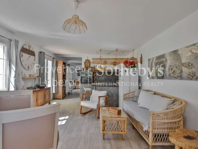 Propriété Murs - 6 chambres - 310m²