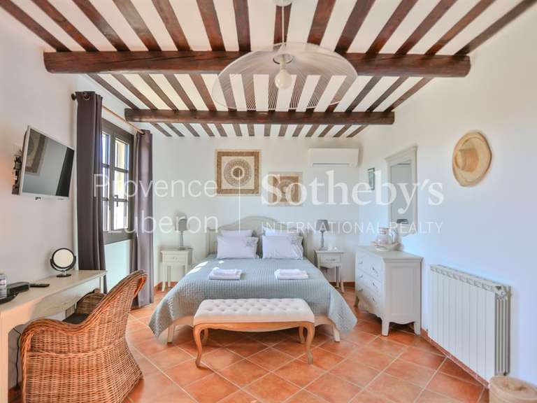 Propriété Murs - 6 chambres - 310m²
