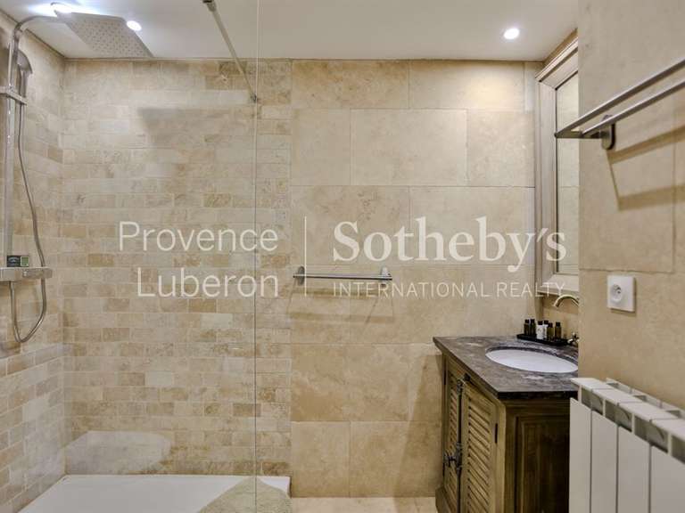 Propriété Murs - 6 chambres - 310m²