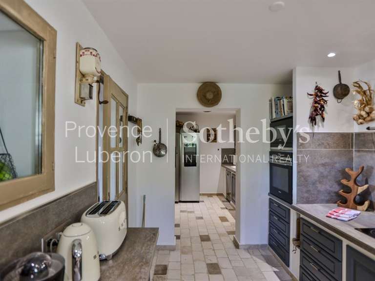 Propriété Murs - 6 chambres - 310m²