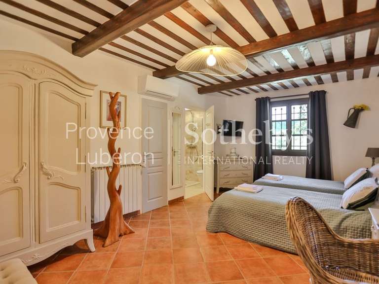 Propriété Murs - 6 chambres - 310m²