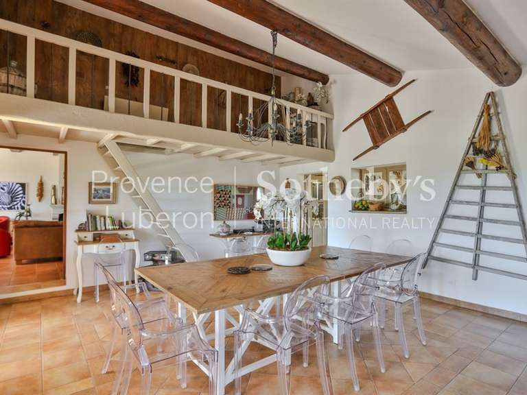 Propriété Murs - 6 chambres - 310m²
