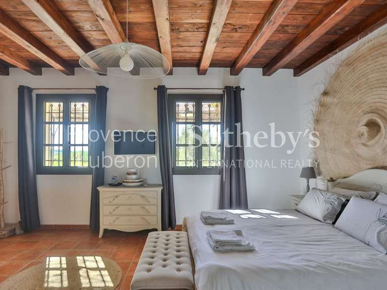 Propriété Murs - 6 chambres - 310m²