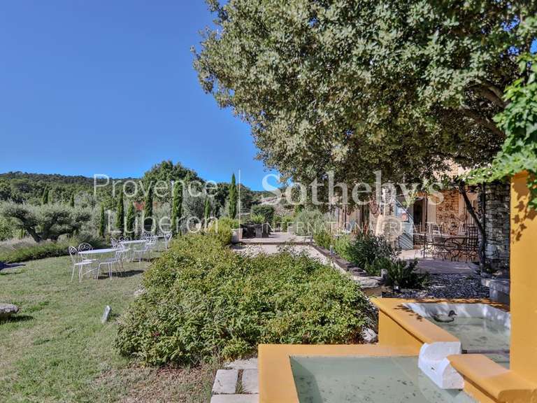 Propriété Murs - 6 chambres - 310m²