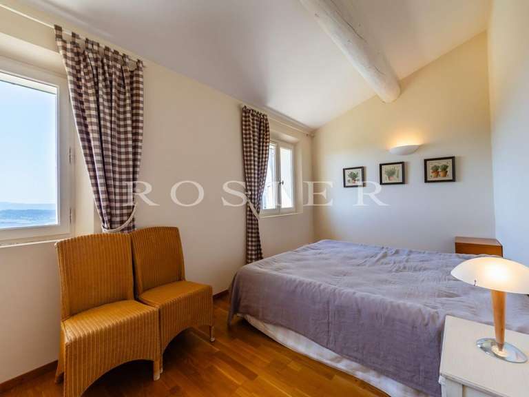 Villa Murs - 4 chambres - 248m²