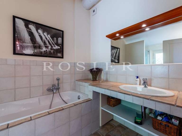 Villa Murs - 4 chambres - 248m²