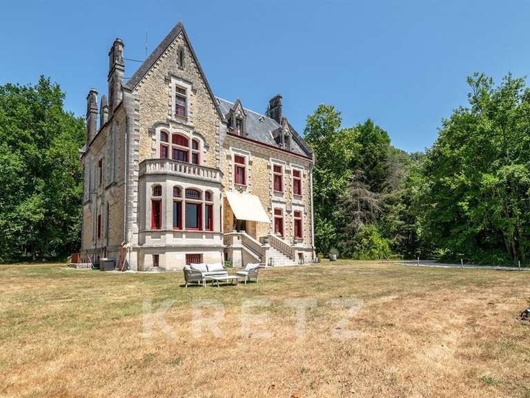 Château Mussidan - 9 chambres - 900m²