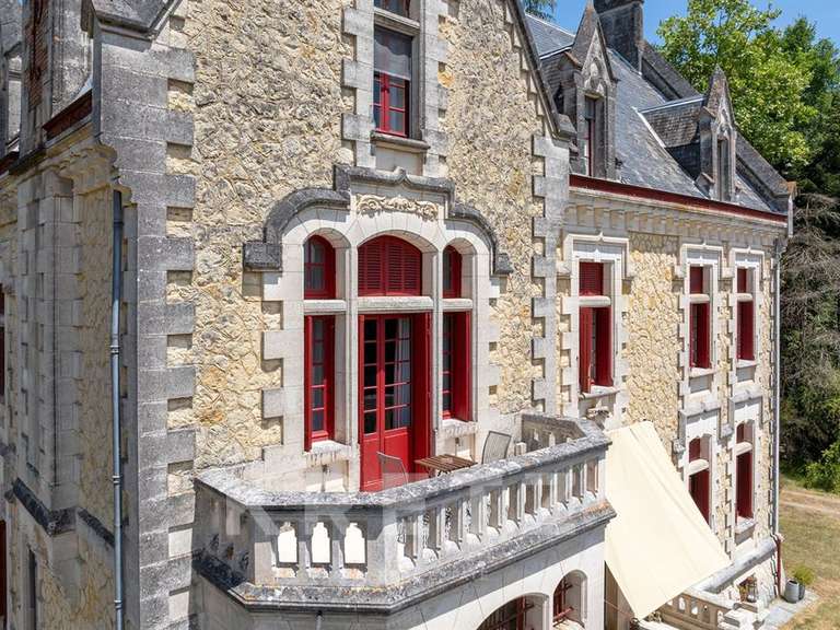 Château Mussidan - 9 chambres - 900m²